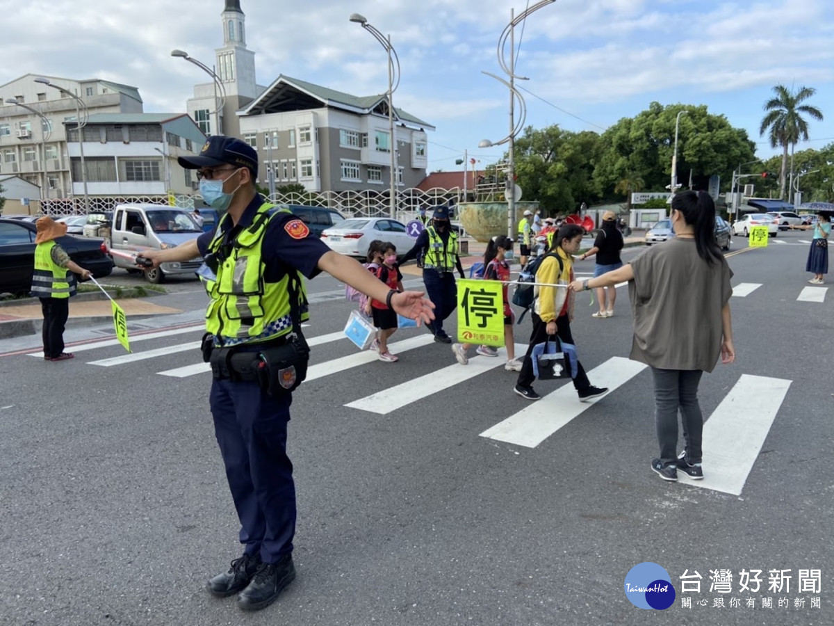 因應全民運動會，嘉義縣各國民中小學暑假提前一週開學，嘉義縣警察局動員各單位啟動護童勤務／警方提供