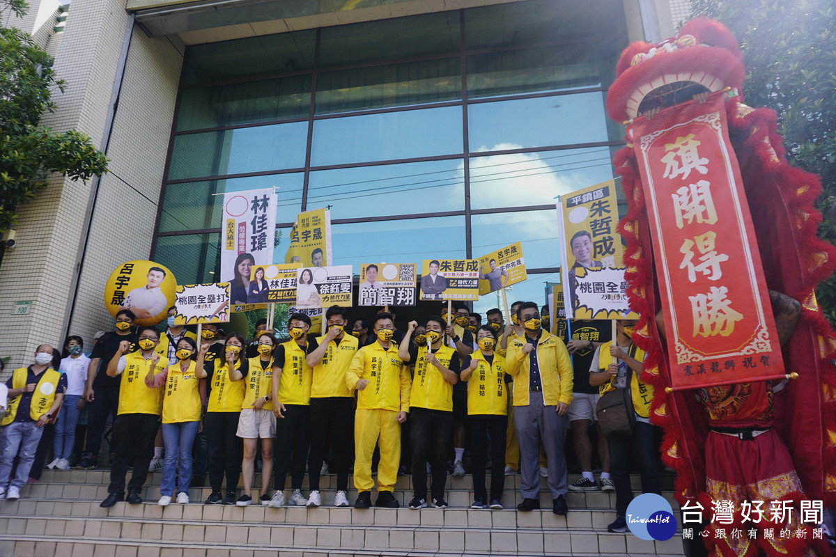 登記首日桃園選委會人聲鼎沸　爭取10連霸黃婉如凌晨1點排隊拔得頭籌 台灣好新聞 第2張