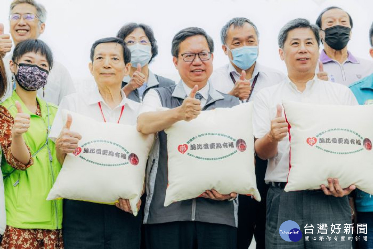 鄭市長肯定施比受更為有福的理念，感謝台灣林登山社會福利基金會捐贈監視器，守護桃園教養院的安全。