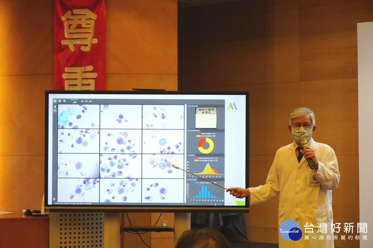 童綜合醫院研發創新中心歐宴泉院長說明使用尿液即可進行細胞學檢測的AI分析，揪出尿路上皮癌。