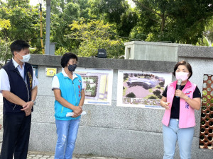 立委楊瓊瓔(右)、台中市議員羅永珍(中)爭取圳堵公園興建市民活動中心。