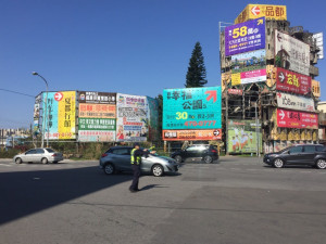 龍潭警察分局因應中秋佳節連續假期，針對轄區易壅塞路段研擬規劃交通疏導作為。