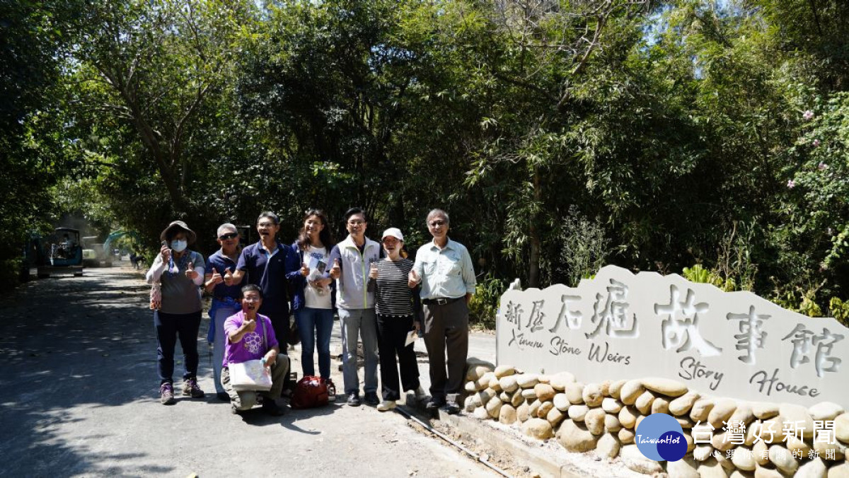 第二屆桃園市海岸管理委員會至許厝港濕地、草漯沙丘、觀新藻礁、新屋石滬等4個生態亮點實地參訪。<br /><br />
