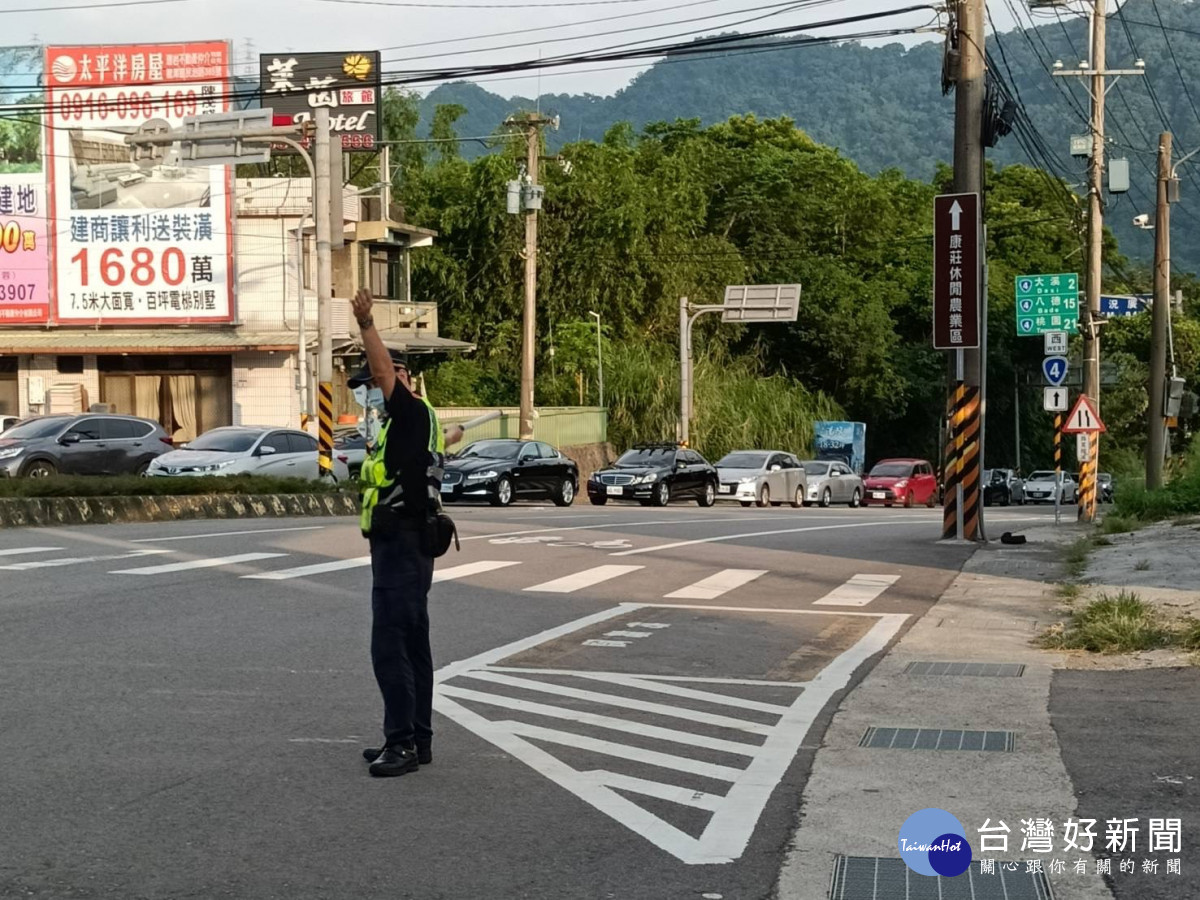 龍潭警察分局為因應雙十節連續假期，針對轄區易壅塞路段研擬規劃交通疏導作為。<br />
