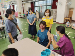 台中市教育局今年採購2萬劑四價流感疫苗，提供非公費對象的學校教職員工接種。