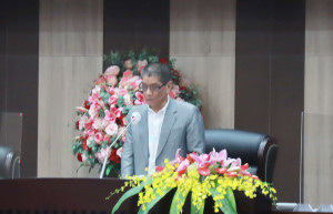 何議長勉縣府同仁落實執行議員的建議。（記者扶小萍攝）