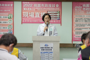 台灣民眾黨桃園市長候選人賴香伶出席桃園市產業總工會舉辦的市政說明座談會。