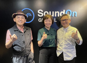 臺銀響應金管會信託2.0，攜手SoundOn與財經專家沈雲驄打造Podcast節目《臺銀問講，你問我講》（由左至右藝人黃子佼、臺銀信託部經理張梅君、主持人沈雲驄）。