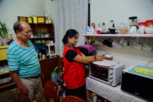 南投消防局推廣宅電防護員至老舊住宅檢測用電安全。