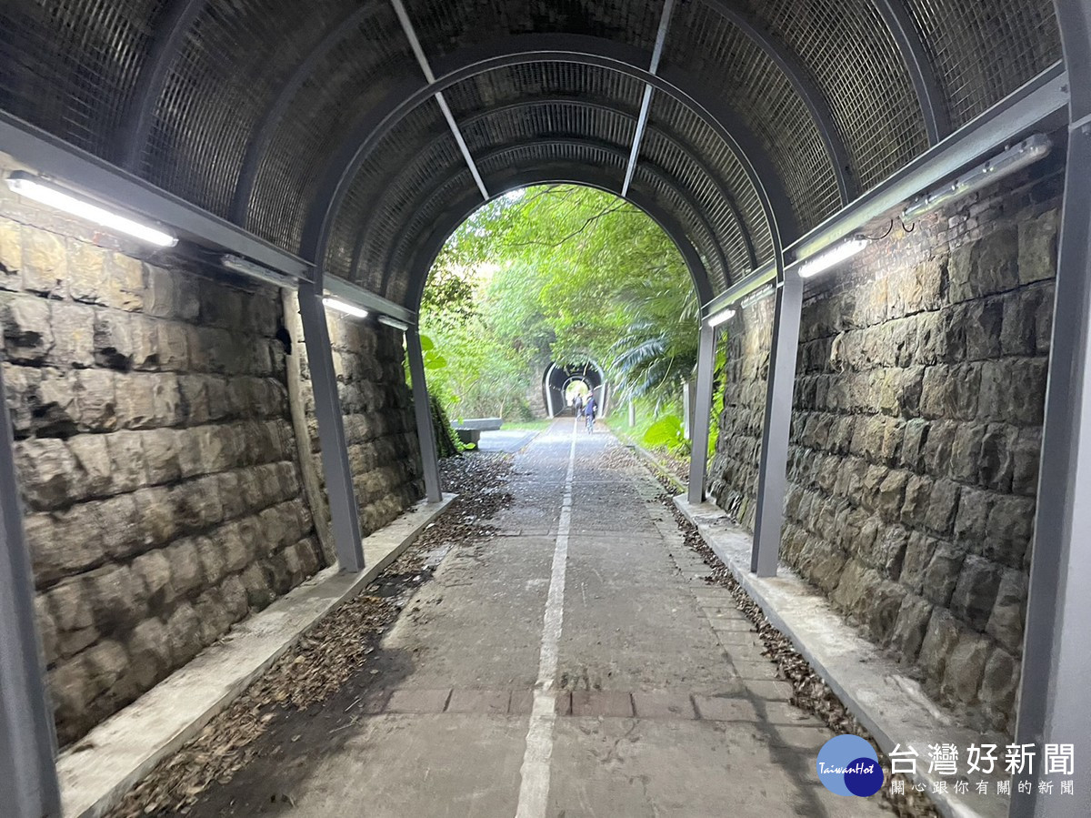 騎單車小旅行穿越猴硐舊隧道群　探索蘊含深度歷史及自然風光