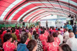 鄭市長向鄉親說明平鎮的交通發展及規劃。