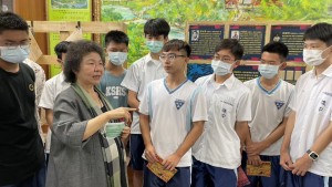 ▲陳菊向雄中同學勉勵自身對人權奮鬥的經驗。（圖／記者 許高祥 翻攝）