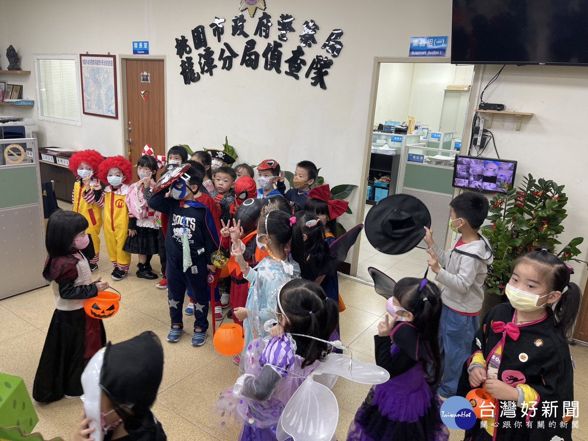 幼兒參訪警局　快樂過萬聖成群結鬼來搗蛋 台灣好新聞 第2張