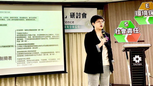 ▲有「科法女王」美譽，國立陽明交通大學科技法律學院暨金融消費評議中心林志潔上台開講解密。（圖／記者 許高祥 翻攝）
