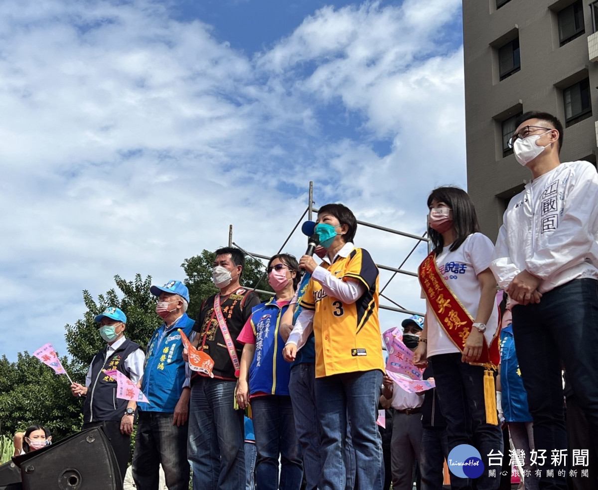 台中市長盧秀燕趕赴烏日力挺吳瓊華議員。