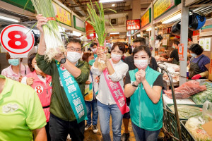 蔡其昌的太太黃玉廷首度露臉拉票