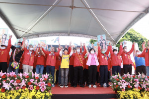 台中市長盧秀燕與台中市議長張清照成立聯合競選總部，現場人氣爆棚。