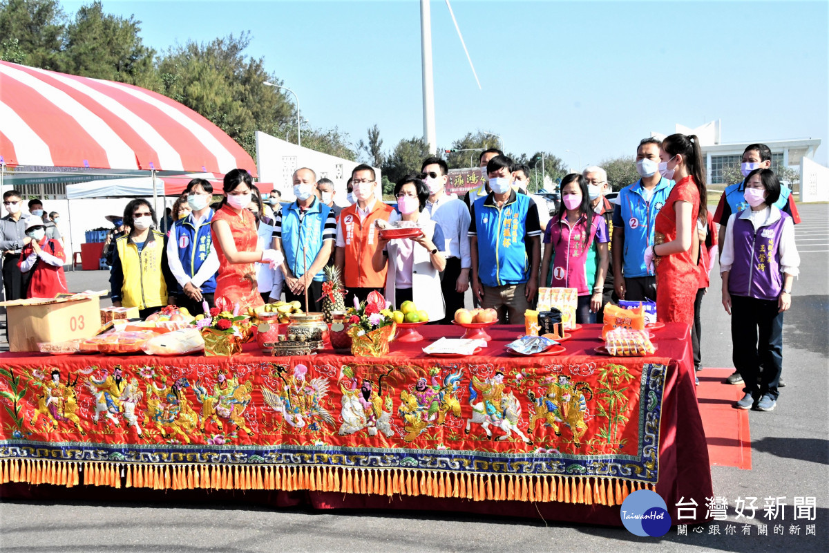 彰化縣西濱慶安水道水岸遊憩公園整建工程開工祈福。圖／彰化縣政府提供