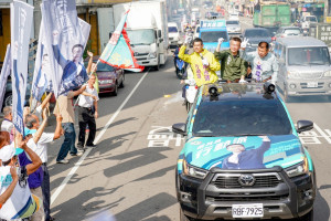 民進黨台中市長候選人蔡其昌啟動最後衝刺車掃計畫 ，力拚黃金交叉。