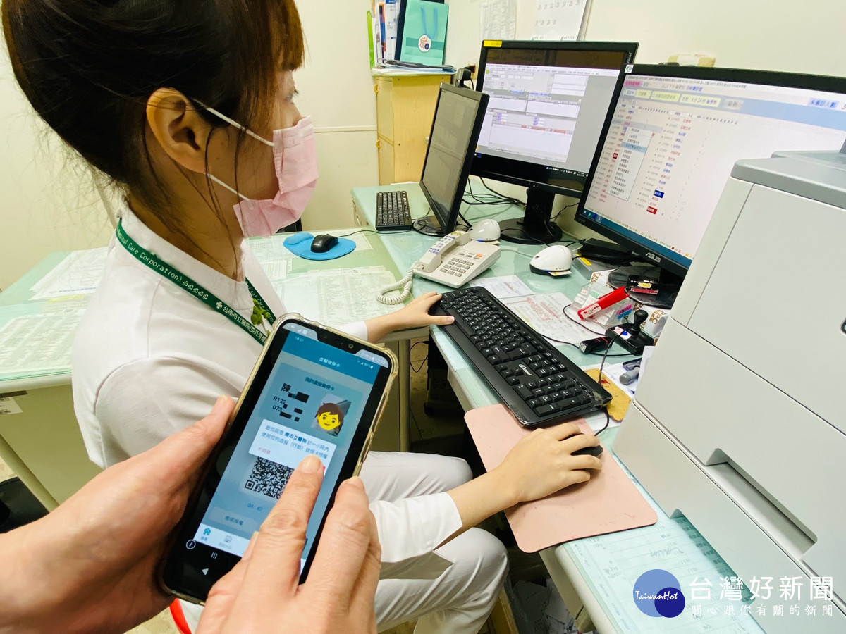 手機在手即能看診　台南市立醫院啟用<span style='color:red'>虛擬健保卡</span>