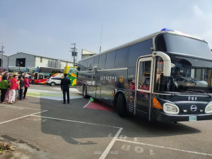 大型警備車宣導。林重鎣