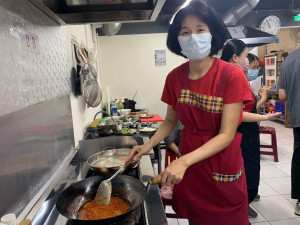 簡彩縈因身體因素離開職場，靠食品加工職訓重啟職涯第二春。