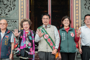 黃偉哲掃街車隊今天從大北門區出發。（黃偉哲競總提供）