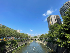 台中市府致力改善空汙問題，讓市民可以看得見藍天白雲。（圖/台中市政府環保局）