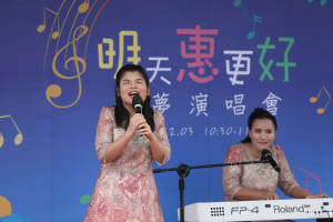 雙眼全盲的許舒閔熱愛唱歌，新東陽公司及高公局為她舉辦演唱會圓夢。