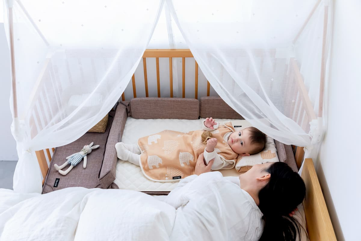 破除傳統嬰兒床框架　日本職人打造一生可用多功能嬰兒床