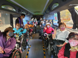 身障者旅遊平權　屏東無障礙巴士首航