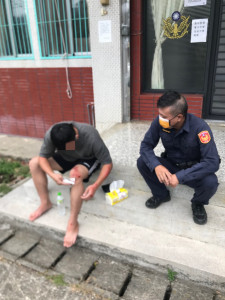 斗南警協助騎車自摔男子就醫／警方提供　