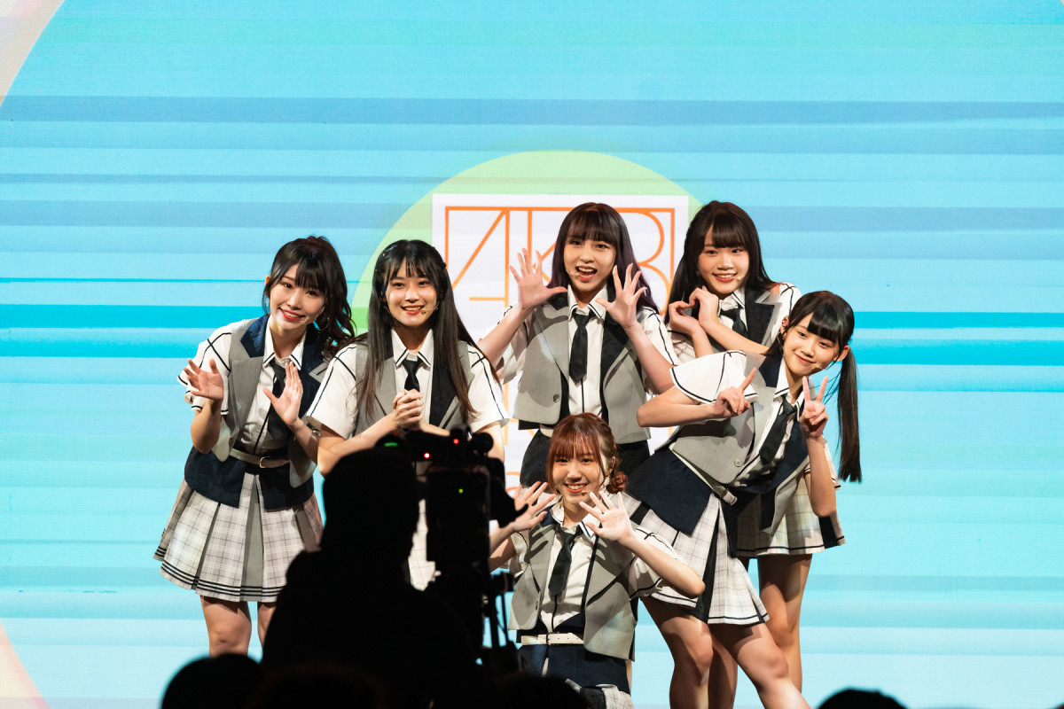 蝦皮購物「金多蝦年度大賞」AKB48 Team TP勁歌熱舞，炒熱全場氣氛！