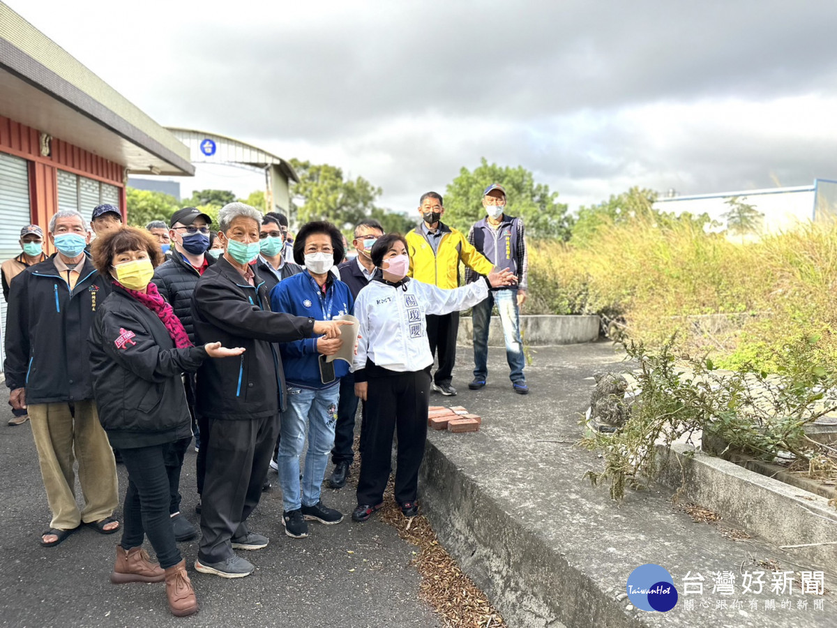 立法委員楊瓊瓔及台中市議員羅永珍爭取神岡第八公墓遷葬及綠美化。