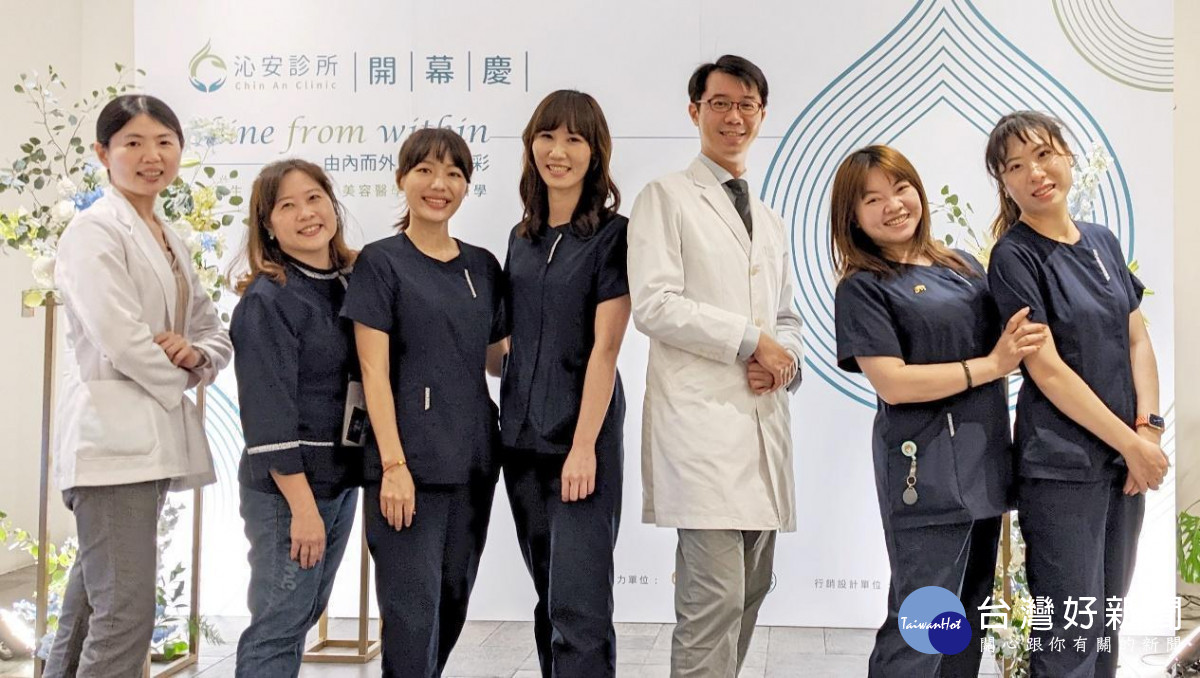 沁安診所院長潘天健醫師（右三）與抗衰老暨預防醫學醫療團隊合影。（圖／業者提供）