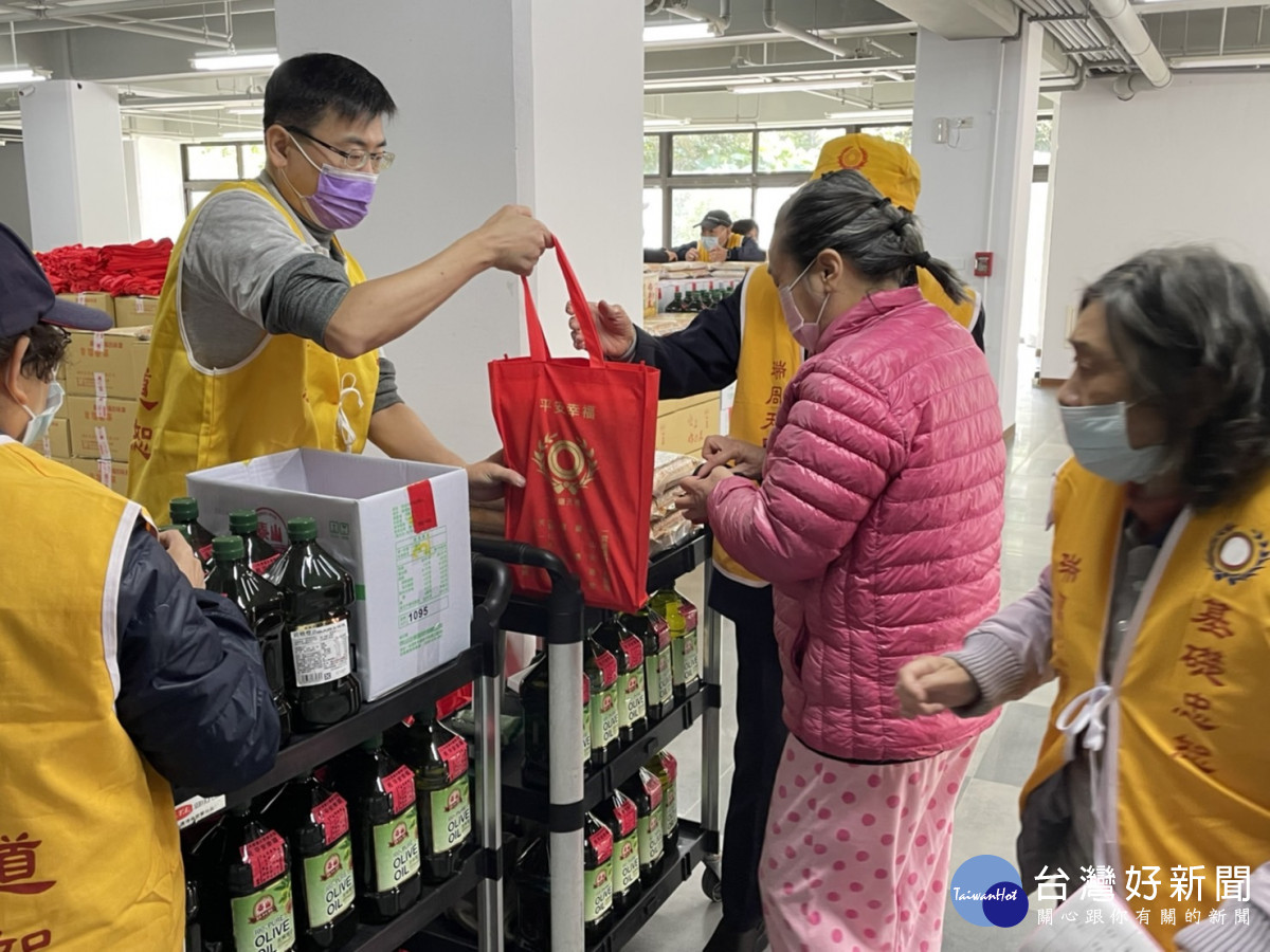 福山天惠堂歲末關懷　致贈土城1,500弱勢戶民生物資 台灣好新聞 第2張