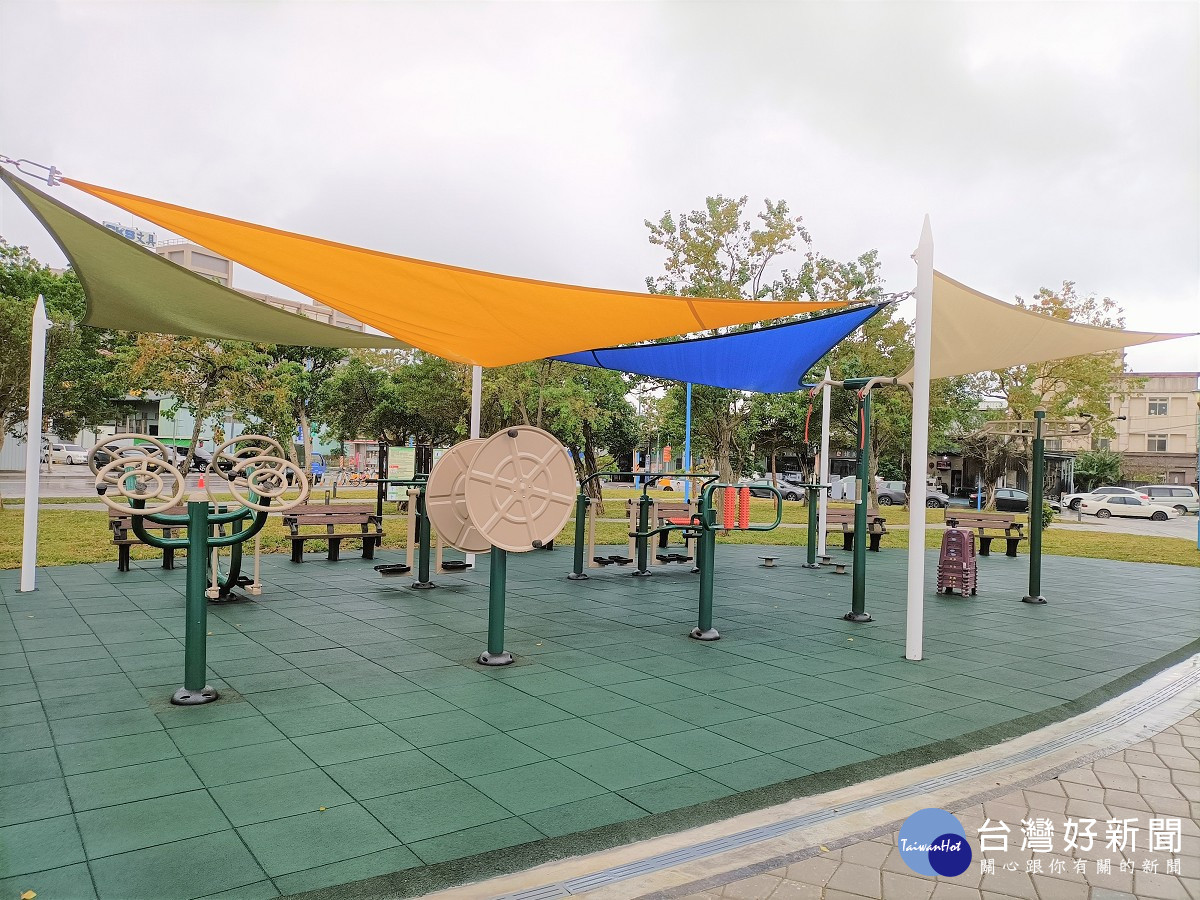八里文昌特色公園啟用　5米巨大彩虹筆造型吸睛 台灣好新聞 第6張