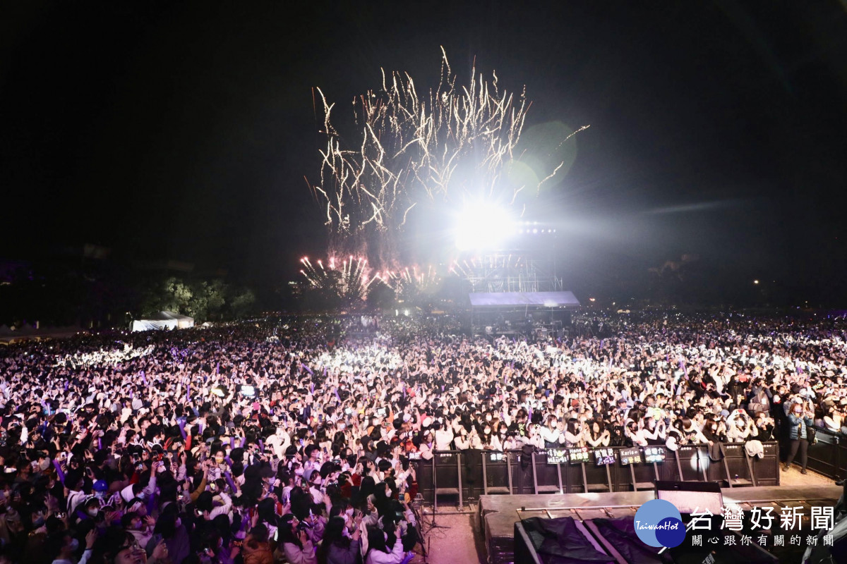 台南跨年演唱會國際化   黃偉哲與數萬民眾迎接璀璨2023