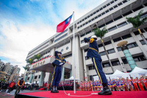 桃園市112年元旦升旗典禮活動於市府前廣場舉行。