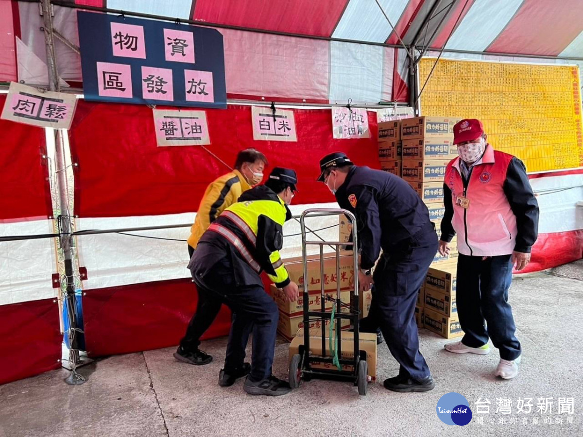 慈善團體冬令救濟，雲警友善通報不缺席/臺西警分局提供