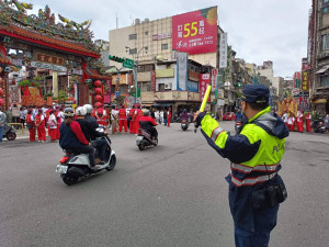 桃警分局運用社群軟體傳遞交通資訊，建議用路人躲避交通雷區。