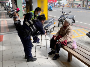 龜山警實習生如親孫，帶失智阿嬤返家