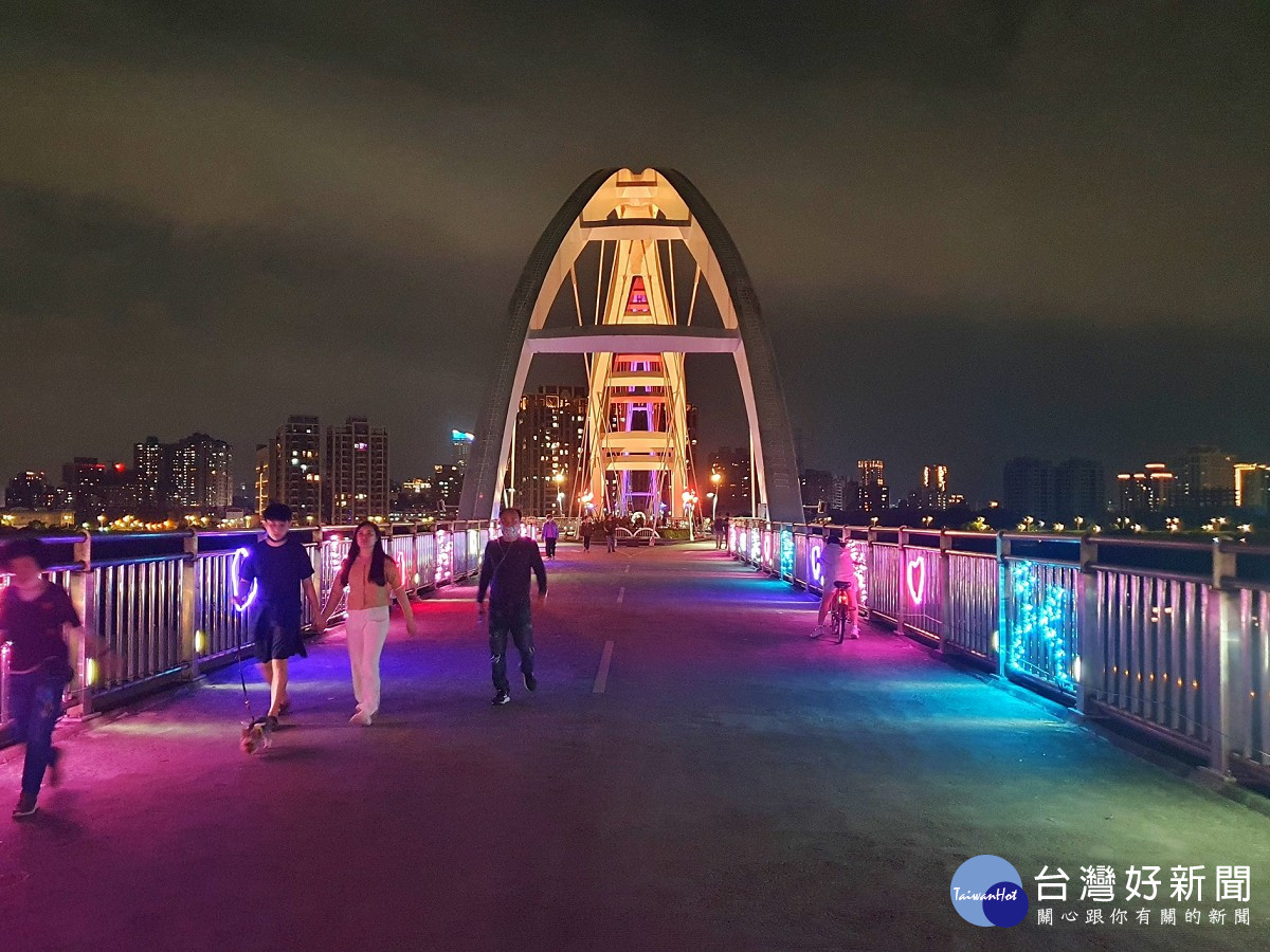 新北河濱公園3座跨河景觀橋　迎接情人節呈現炫麗浪漫氛圍
