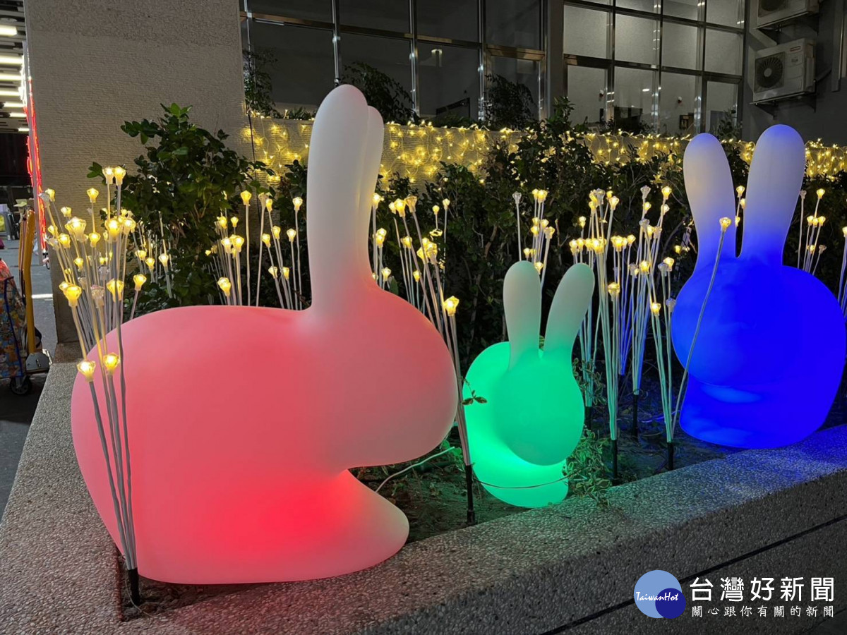 賞花燈處處有亮點　中市交通局馬卡龍彩色兔超吸睛
