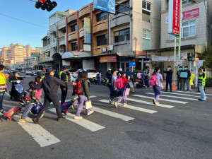 水上警分局規劃護童勤務，以維護周邊學童上學人身及交通安全／陳致愷翻攝