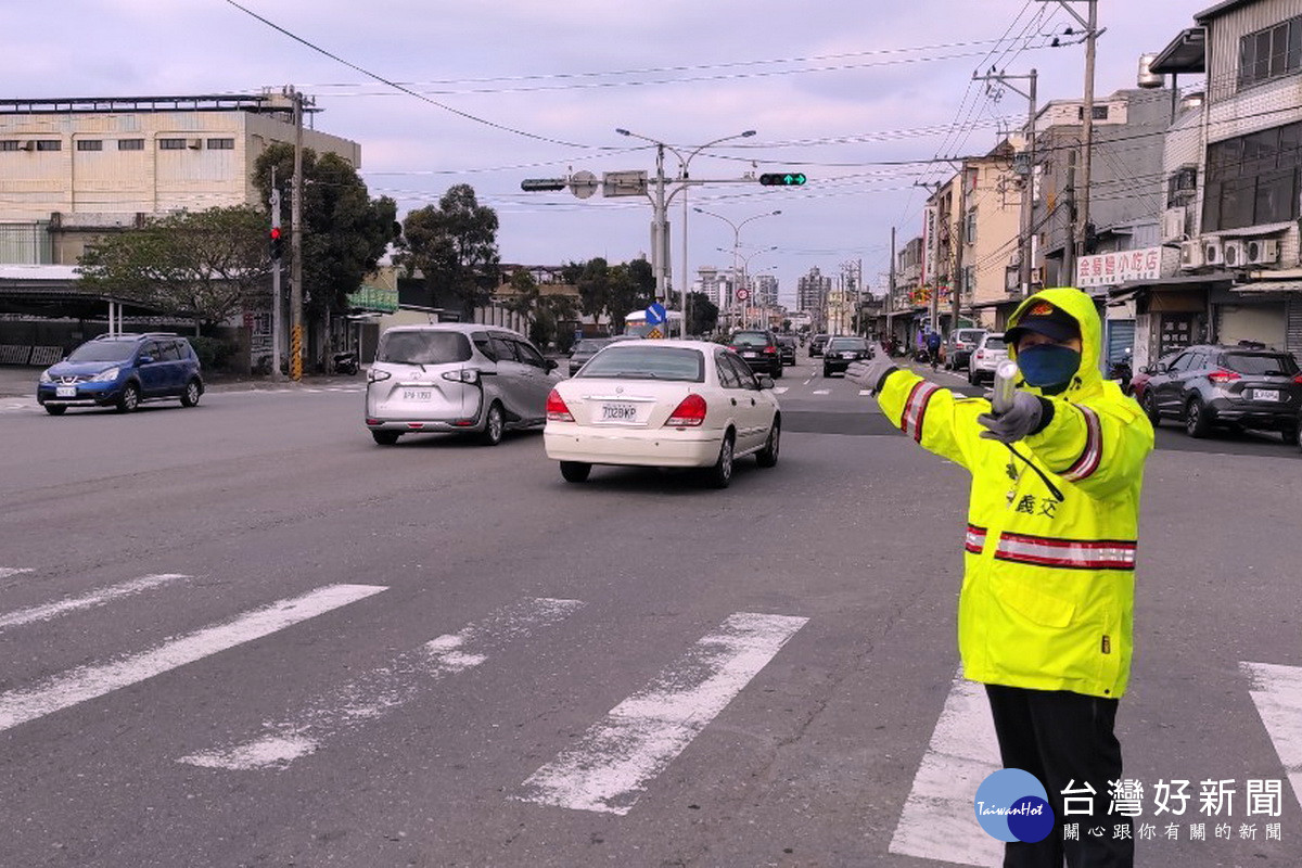 228連假車潮大爆發，公路總局呼籲利用替代路線並避開尖峰時段。