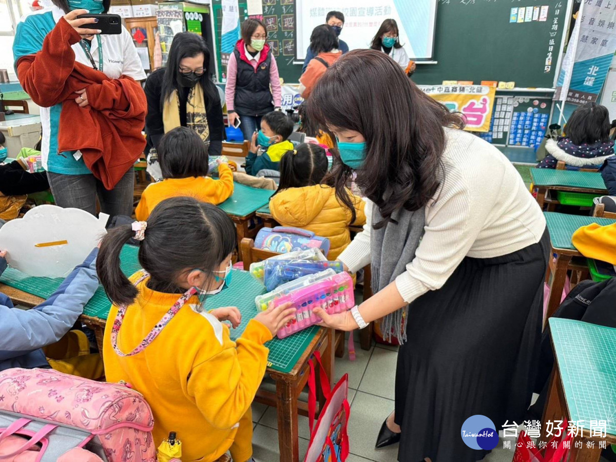 中嘉寬頻-北健培訓小記者　學童現學現賣訪校長