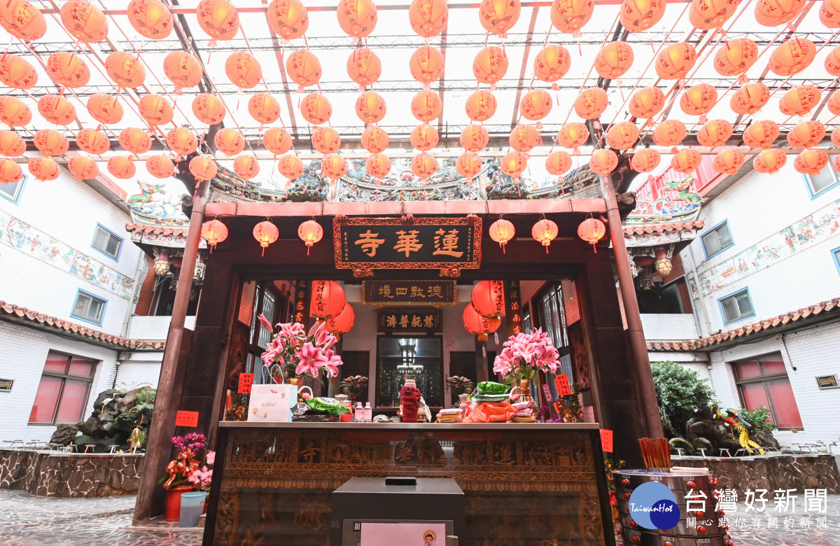 蓮華寺奉祀觀音佛祖，是桃園市重要的信仰中心。