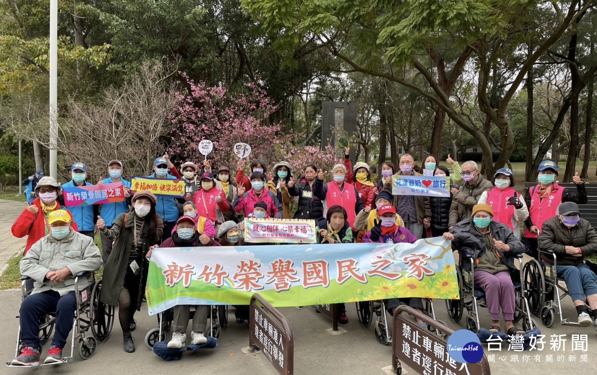 新竹公園「賞櫻春遊」　榮家住民一掃抑鬱心情 台灣好新聞 第2張