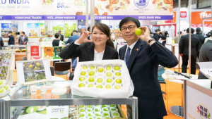 ▲高雄市長陳其邁推介匯通果菜生產合作社(泛亞欣農場)的蜜棗。（圖／記者 許高祥 翻攝）